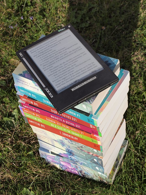The Great Debate: E-reader or Paperback?